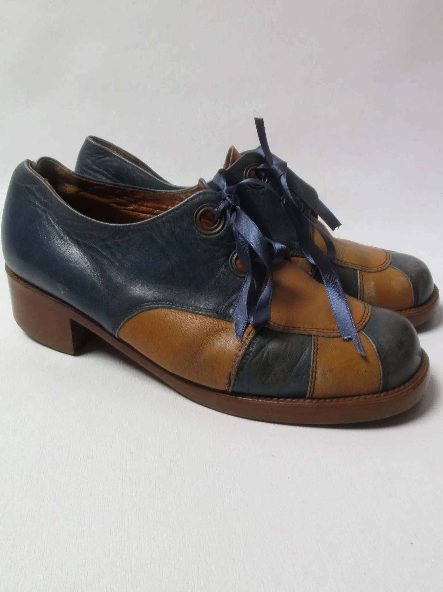 Blue & Tan Lace Up Vintage 1970s Shoes 37/4