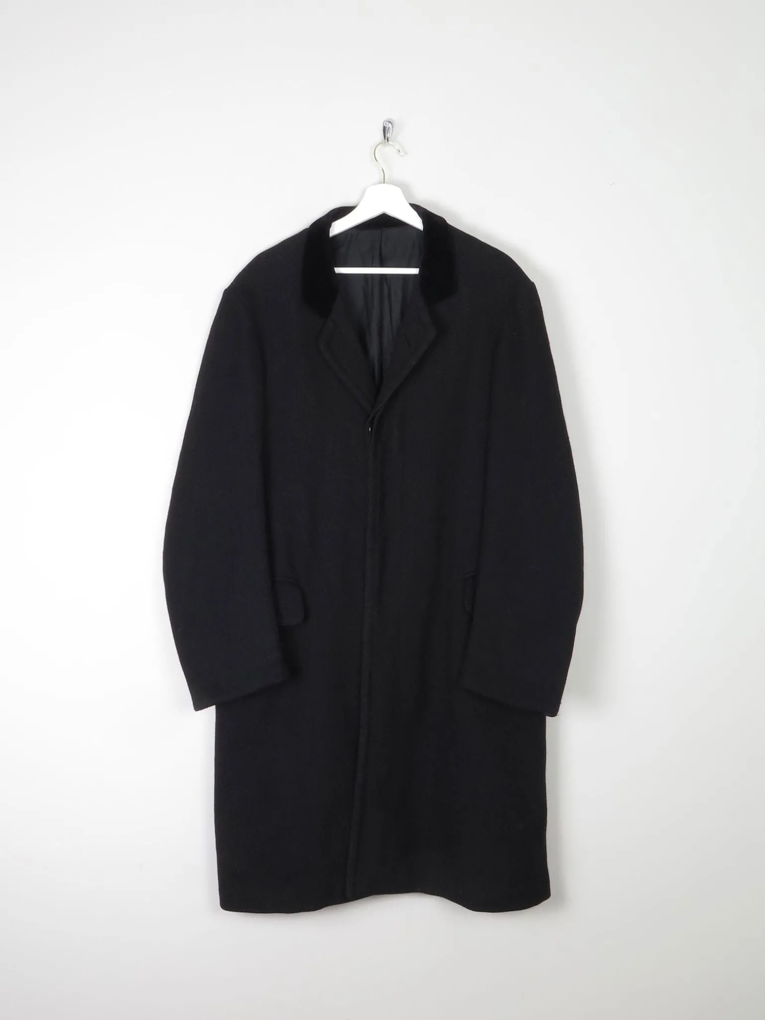 Men's Vintage Black Wool Coat With Velvet Collar 1940s 44"/Large