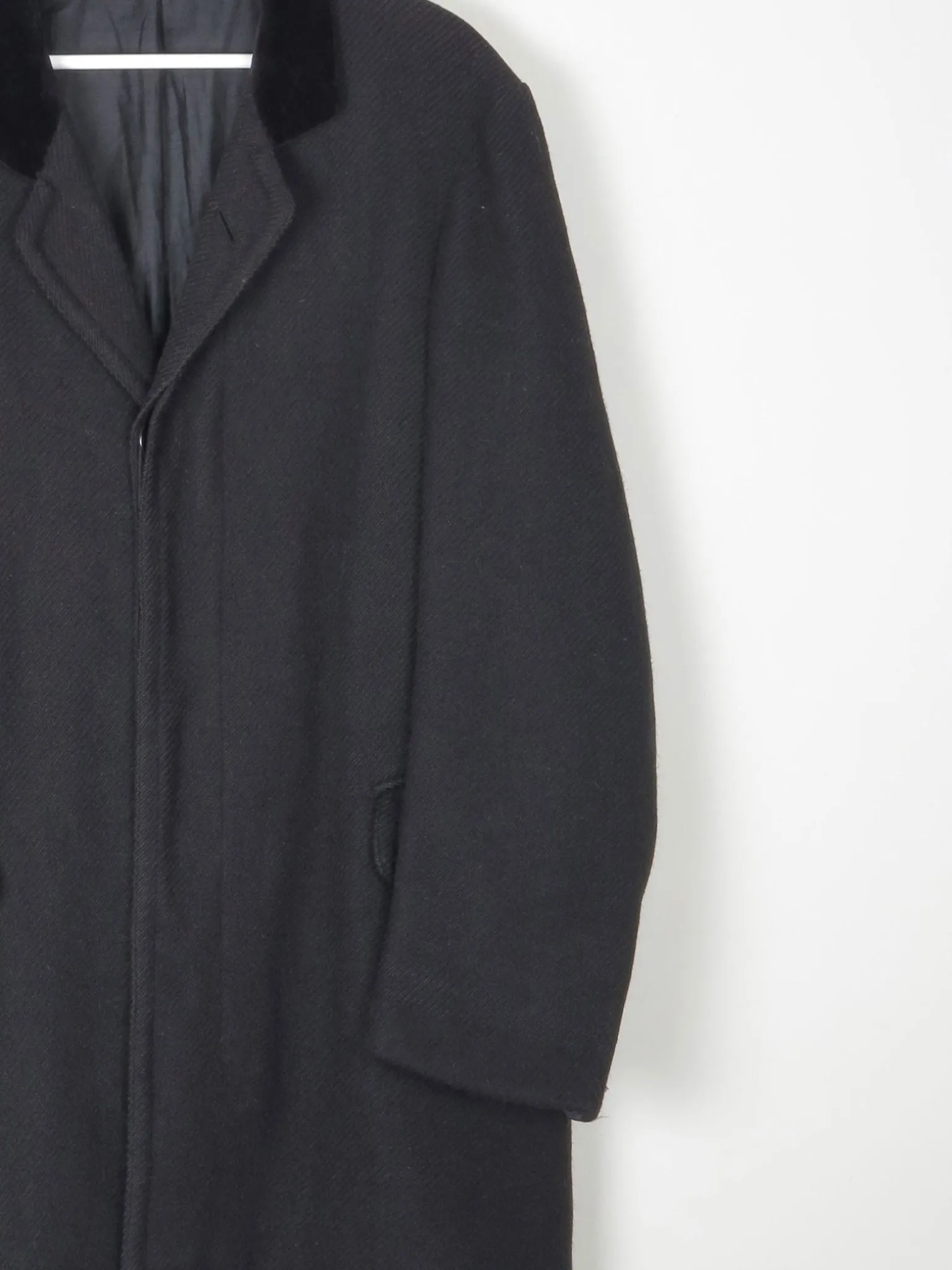 Men's Vintage Black Wool Coat With Velvet Collar 1940s 44"/Large