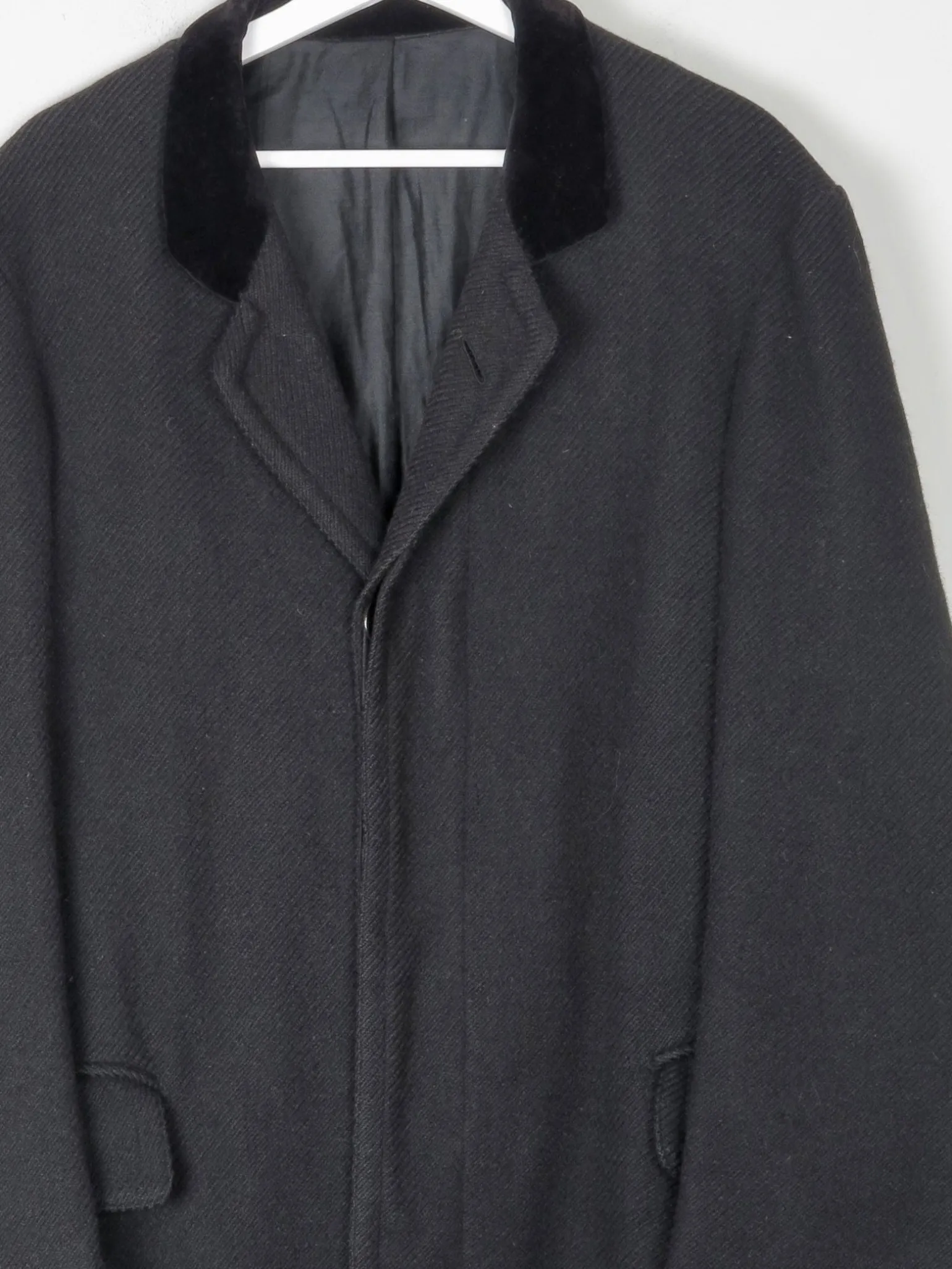 Men's Vintage Black Wool Coat With Velvet Collar 1940s 44"/Large