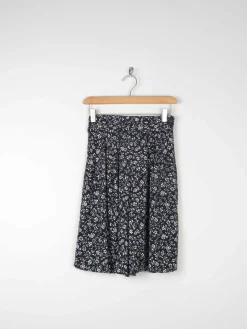 Women’s Black Bermuda Floral Vintage Shorts XS/S 8/10 Approx
