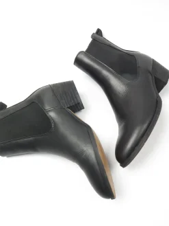 Women’s Black Leather Clarks Chelsea Boots 4/37