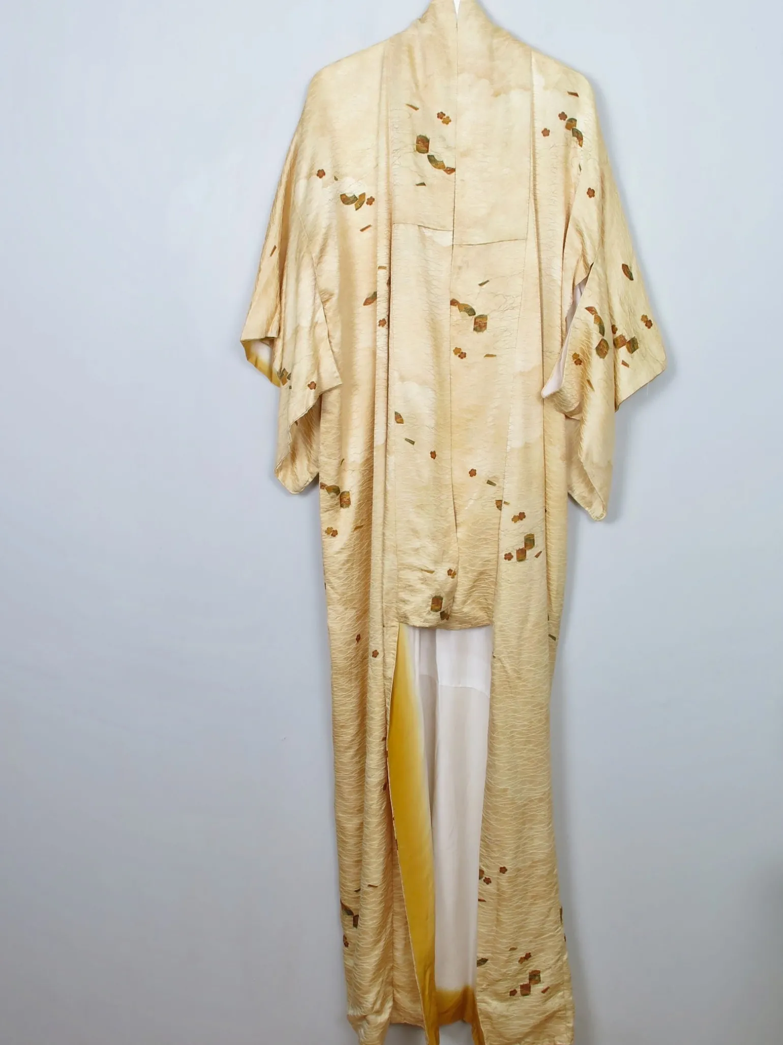Women's Deep Cream Silk Vintage Kimono S/M