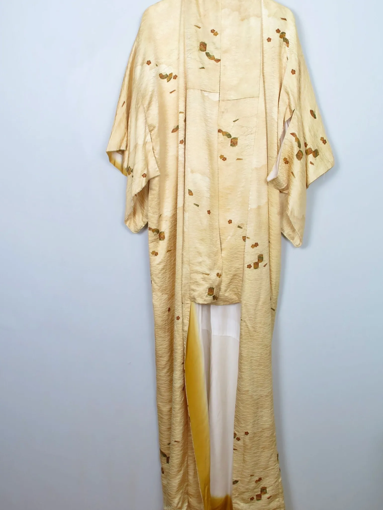 Women's Deep Cream Silk Vintage Kimono S/M