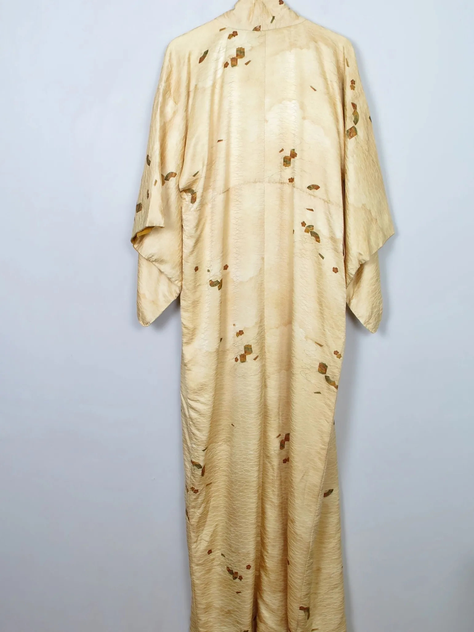 Women's Deep Cream Silk Vintage Kimono S/M