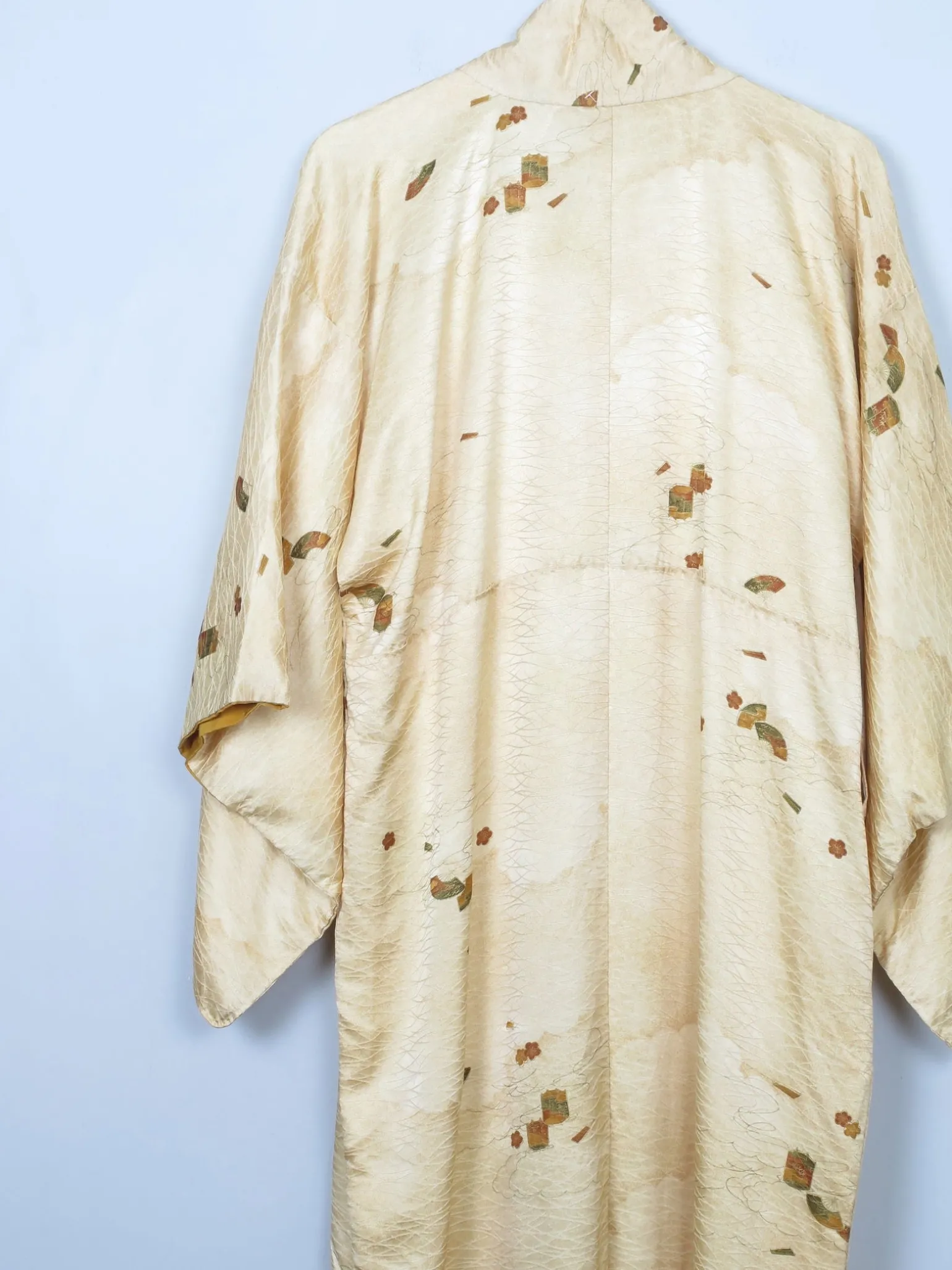 Women's Deep Cream Silk Vintage Kimono S/M