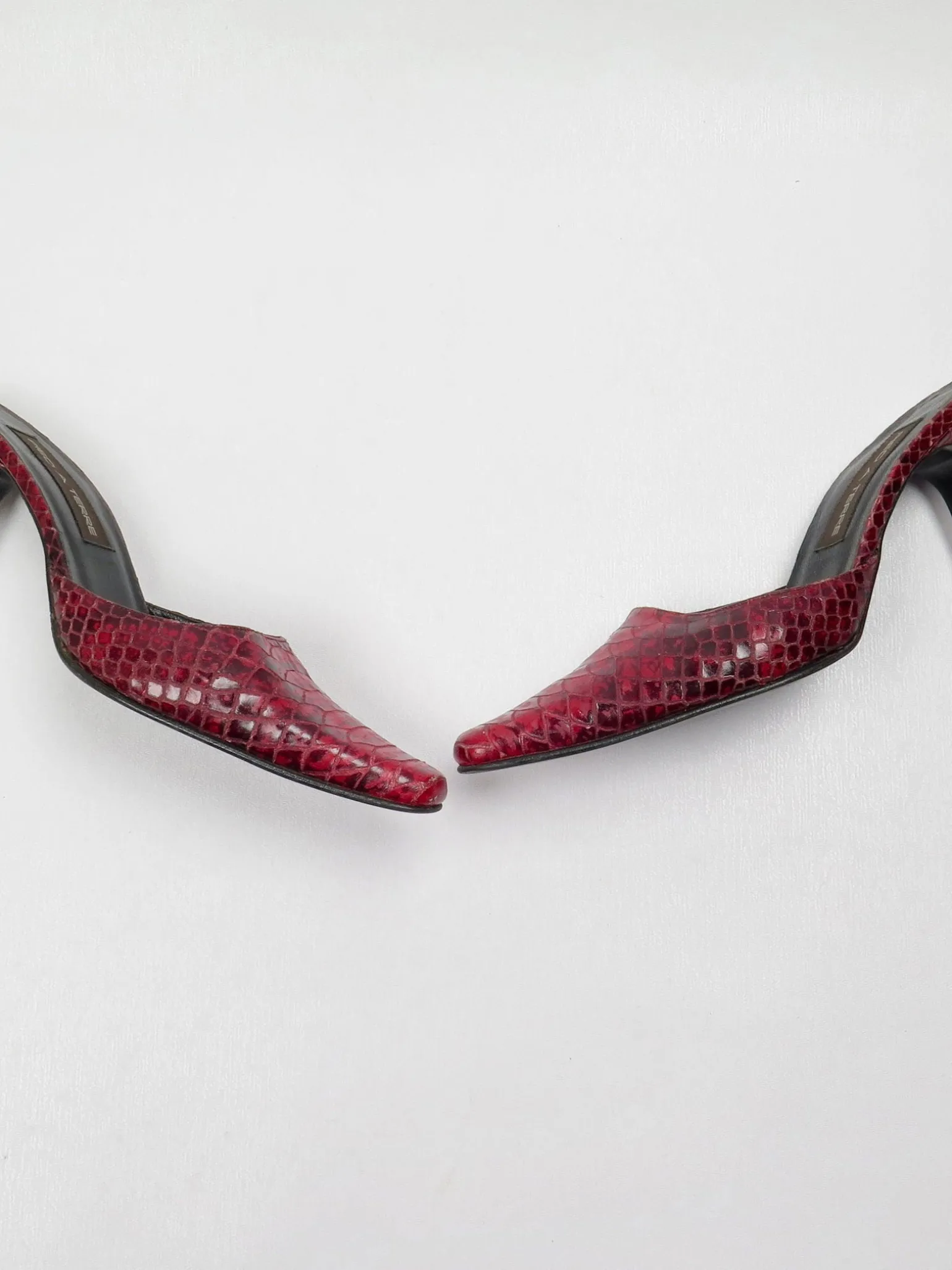Women’s 90s Vintage Pied De Tierre Wine Snakeskin Mules 5/38 {Narrow Fit}