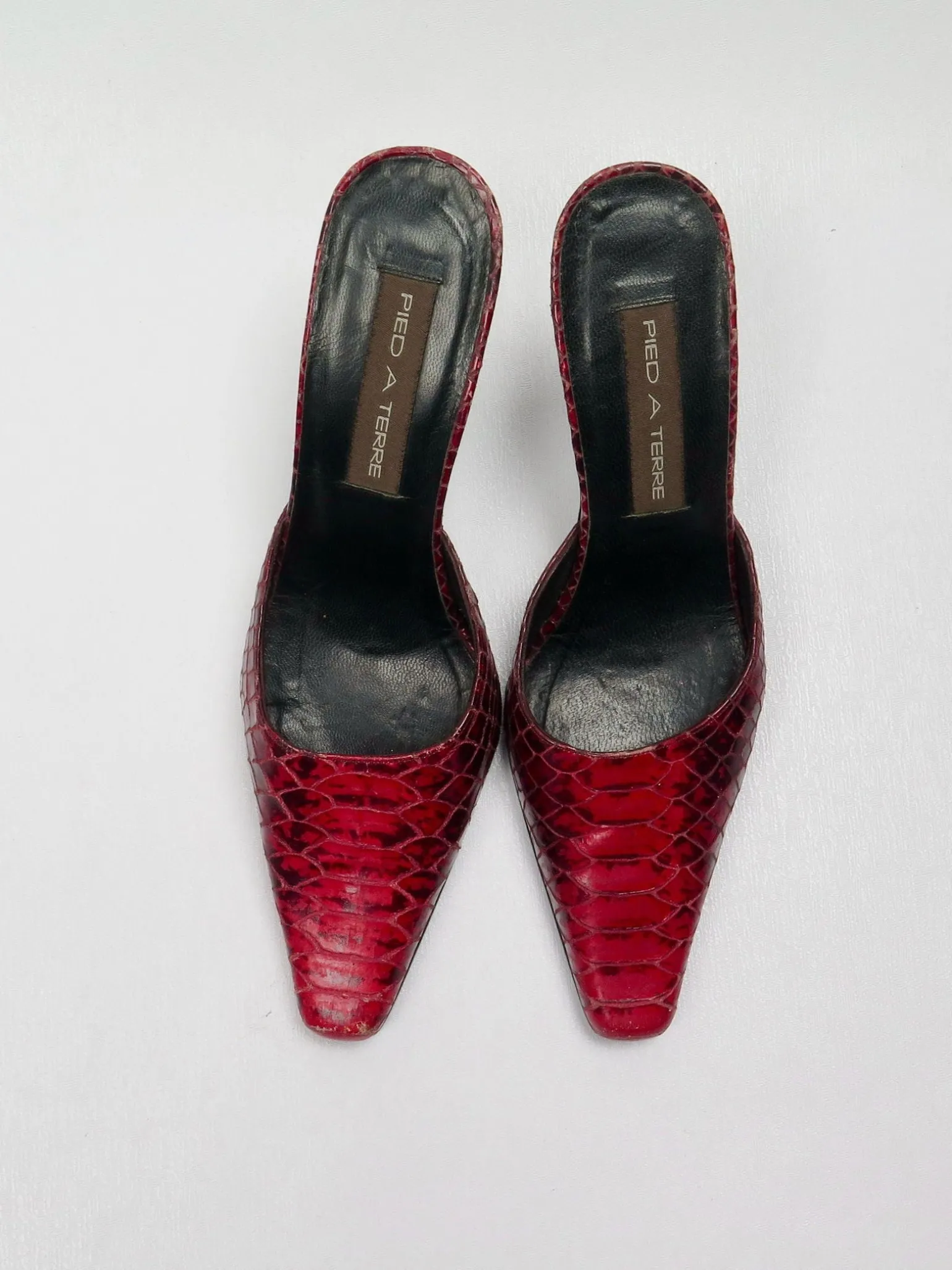 Women’s 90s Vintage Pied De Tierre Wine Snakeskin Mules 5/38 {Narrow Fit}