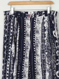 Women's Vintage Navy & White Long Shorts 12/14