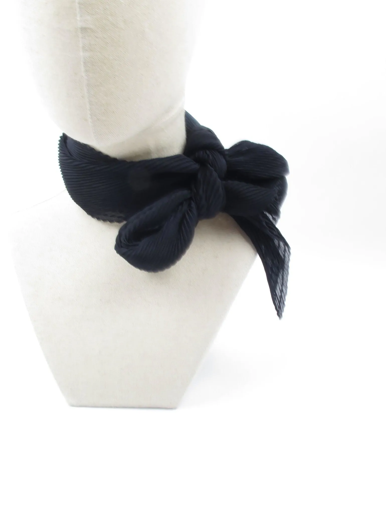 Women's Vintage Pleated Black Scarf